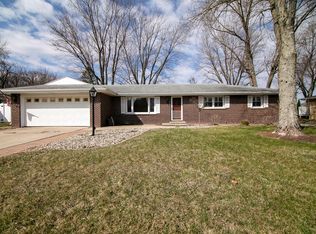 1415 N Erickson Dr, Kankakee, IL 60901