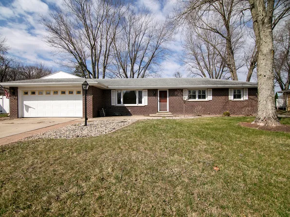 1415 N Erickson Dr, Kankakee, IL 60901