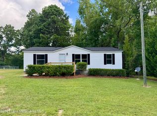 890 Peckerwood Rd, Jacksons Gap, AL 36861
