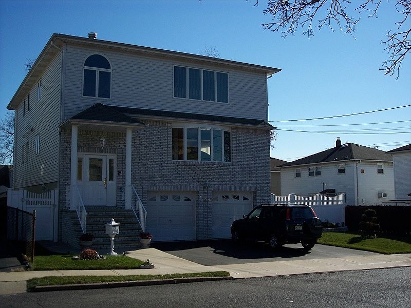2nd image of 284 Van Buren St