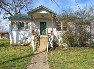 408 N Estes Ave, Yellville, AR 72687