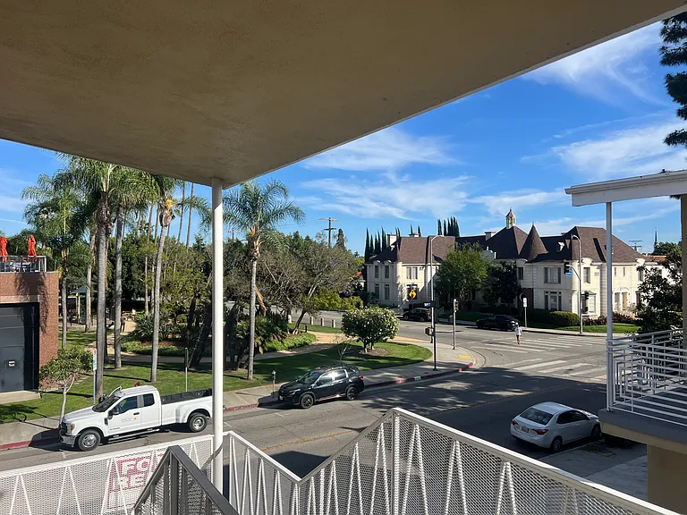 747 S Curson Ave #6 — Photo 9