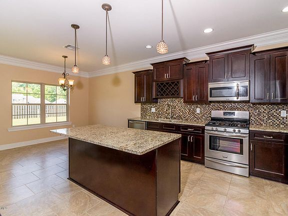 3rd image of 189 Bordelais Dr