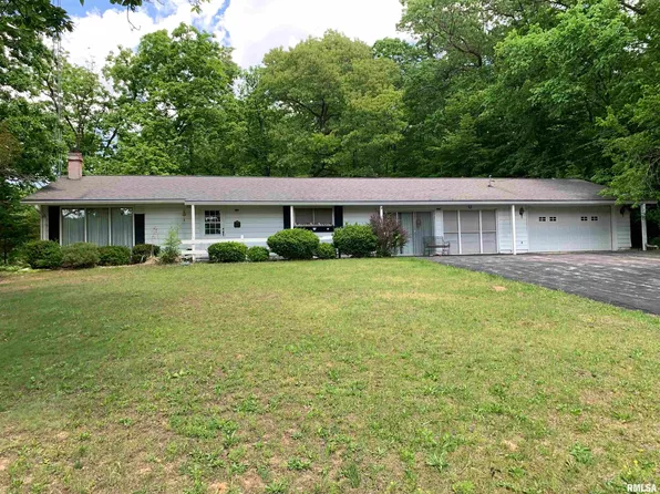 1015 Breezy Bluff Dr, Galesburg, IL 61401