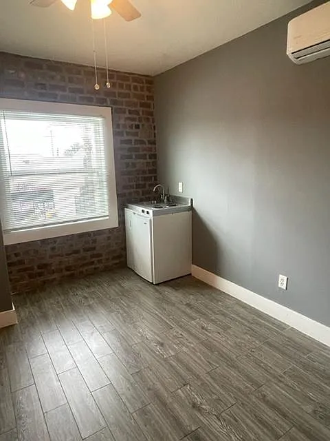 104 N 5th St