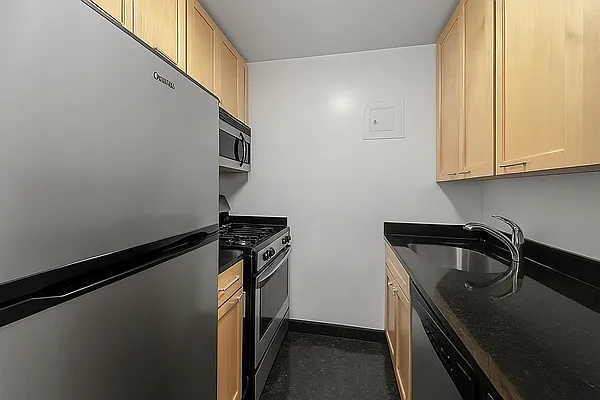 Rented by Manhattan Realty Group | media 6