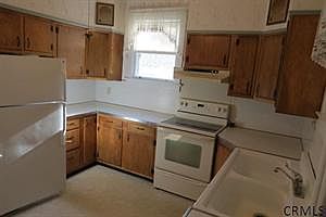 4th image of 91 Pinewood Ave