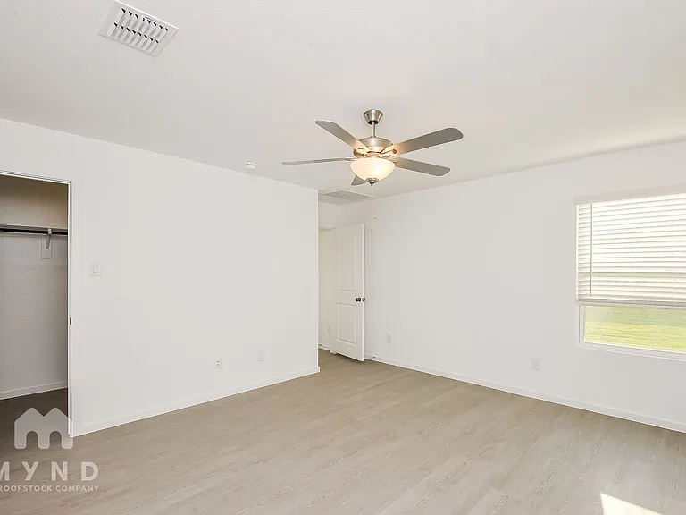 2716 Mistwood Dr — Photo 14