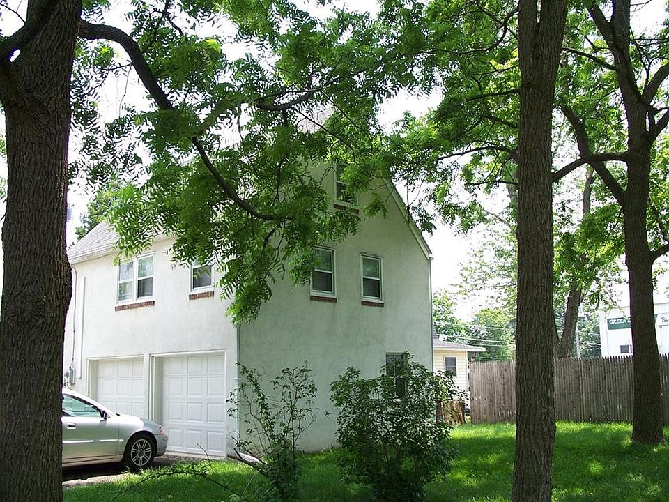 1st image of 206B E 11th St