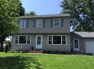 49 Wheatfield Dr, Rochester, NY 14616