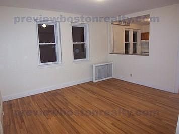 2nd image of 27 Lanark Rd #D3