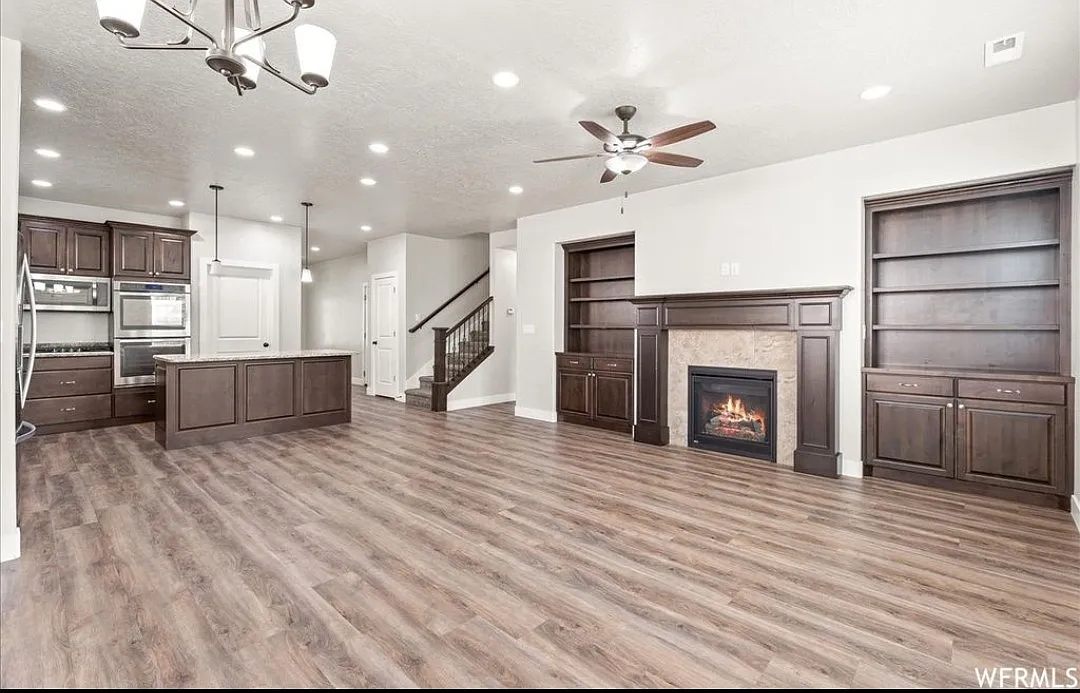 4 bed, 2.5 bath, 2600 sqft, $3,200 — Photo 4