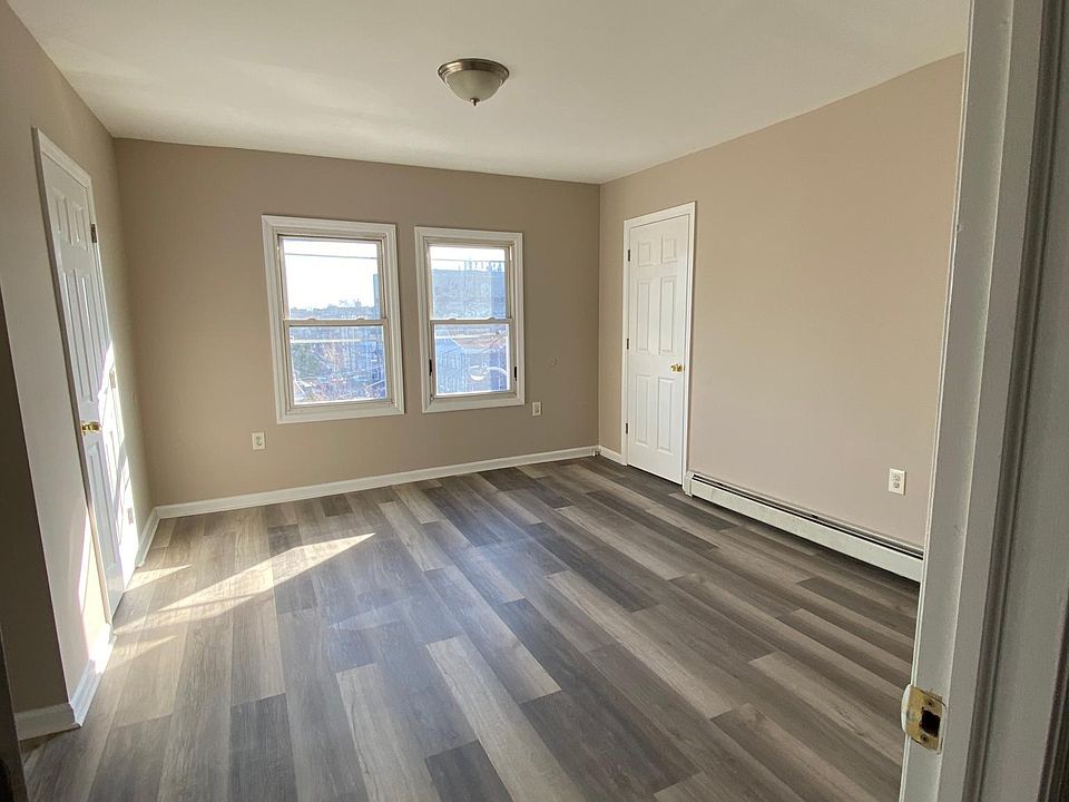 2nd image of 103 Lyon St Floor 3