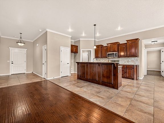 4th image of 3807 SW Roundstone Blvd