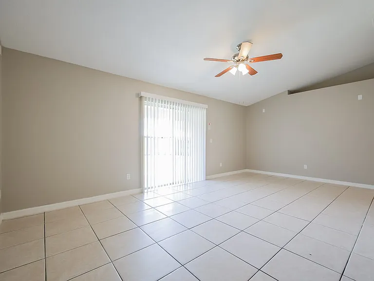 916 Alsace Dr — Photo 3