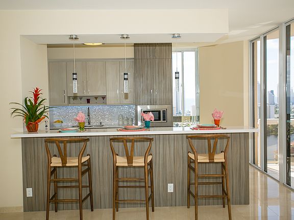5th image of 20185 E Country Club Dr #Penthouse 2