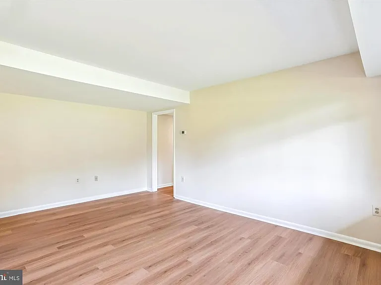 10601 Weymouth St #4 — Photo 12