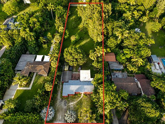 2nd image of 300 Bayberry Drive