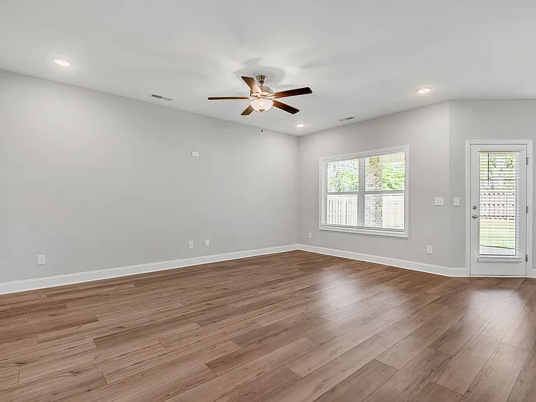 147 Ivy Vine Dr — Photo 3