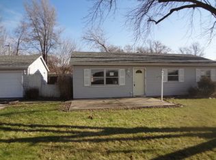 201 Laurel Dr, North Aurora, IL 60542