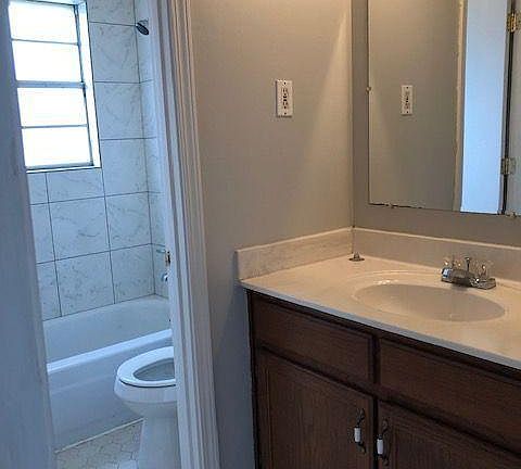 4th image of 2819 Briarwood Dr