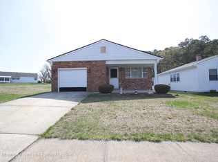 1 Point Blanche Ct, Toms River, NJ 08757
