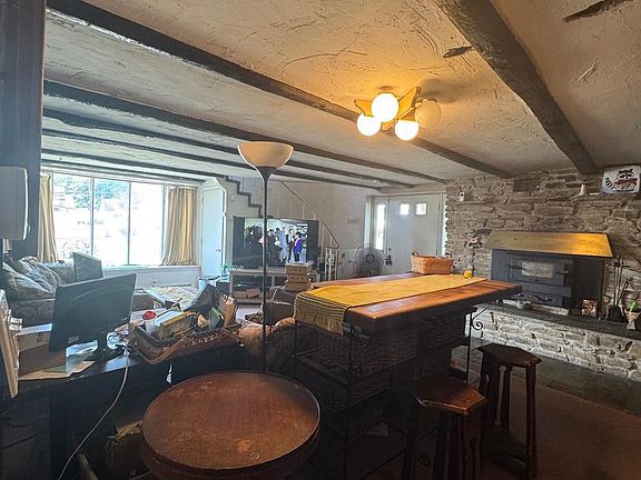 4th image of 836 E Bristol Rd