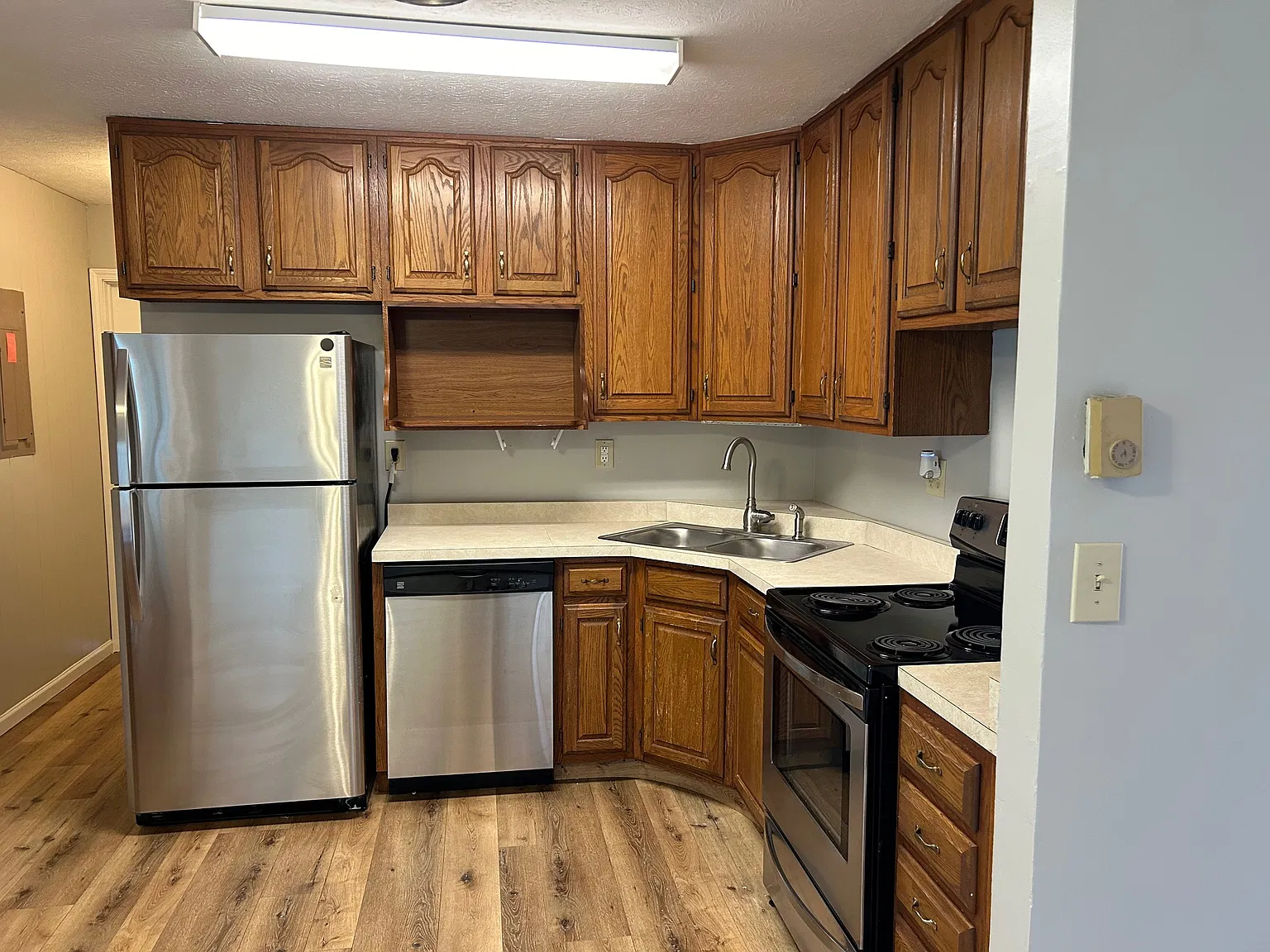 3 bed, 1.5 bath, 1000 sqft, $1,525 — Photo 2