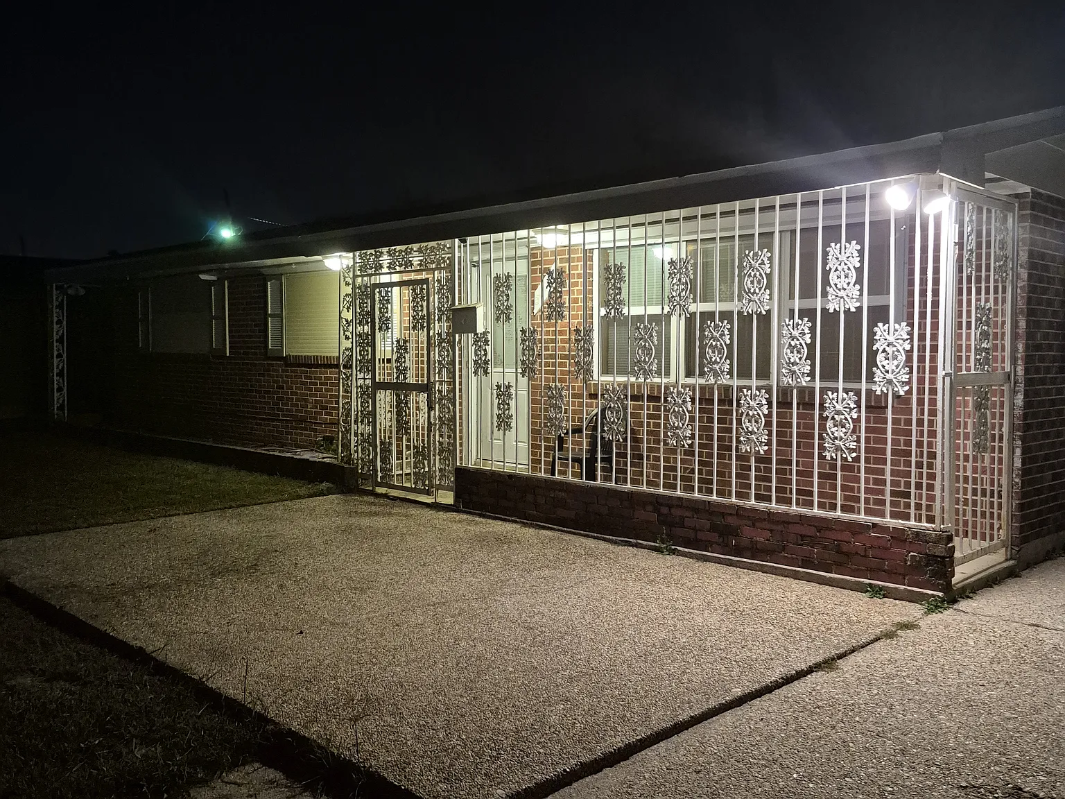 3600 Lancaster St — Photo 1