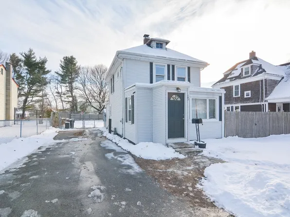 183 Field St, Brockton, MA 02302