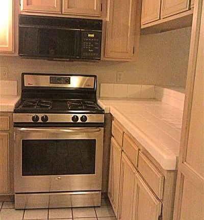 Kitchen + Oven/Stove (Gas)