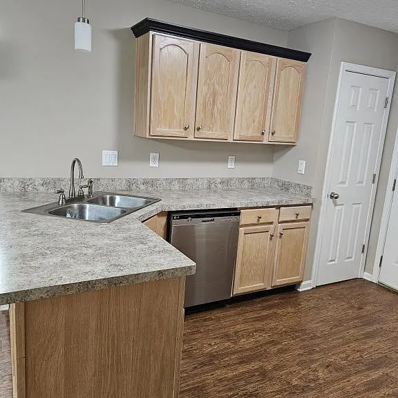 305 Dalton Ct — Photo 7