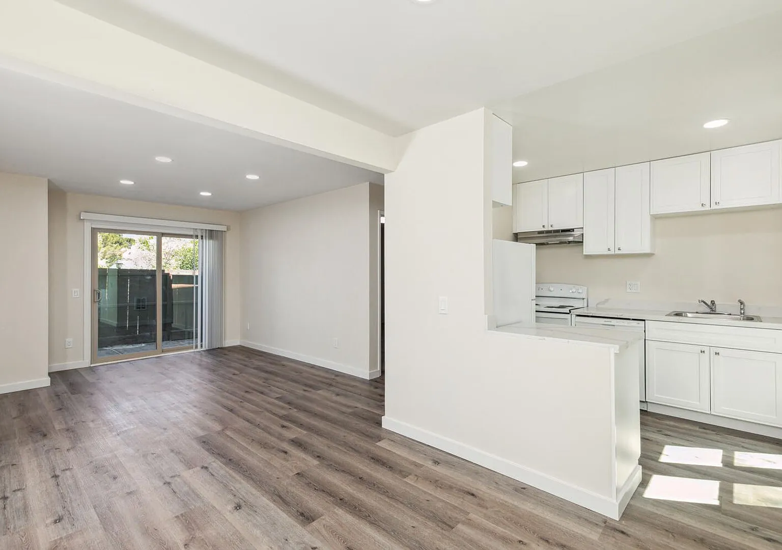 Camelback North Apartments CNM — Photo 2
