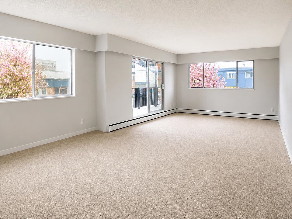 1st image of 11933 223rd St