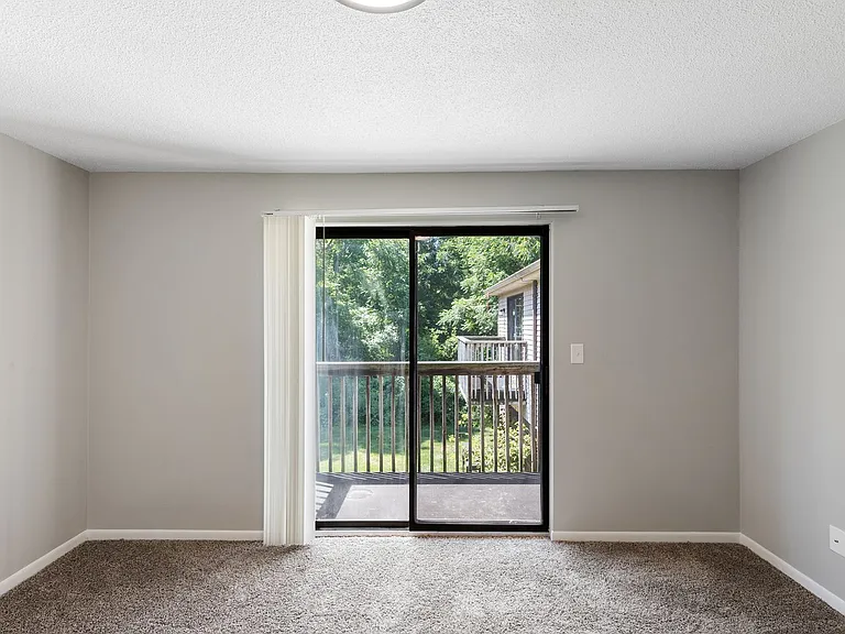 5230 Pointe Dr — Photo 9