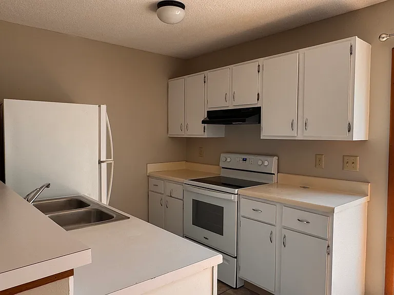 4933 Singleton Dr — Photo 3