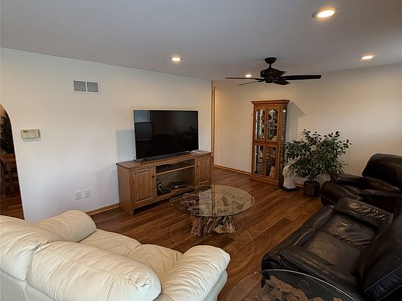 3rd image of 516 Lincoln St APT 303