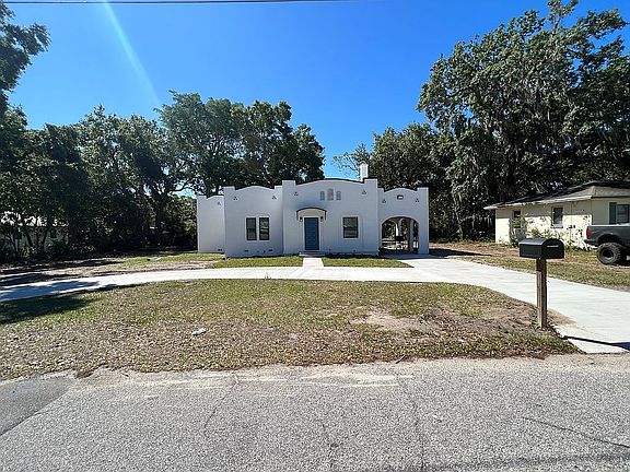 5th image of 230 Avenue K NE