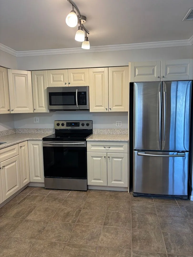 Building Photo - 2921 Bentley St