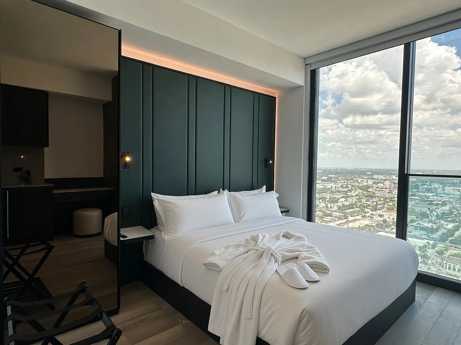 Studio, 1.0 bath, 376 sqft, $3,126 — Photo 1