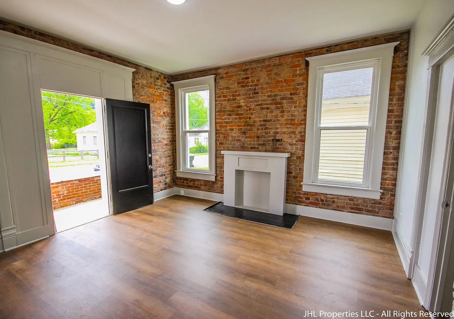Two Bedroom in Beautiful Highland Park! — Photo 1