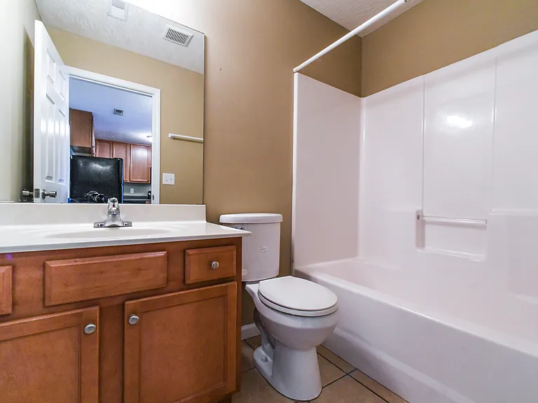 Silver Creek Apartments — Photo 14