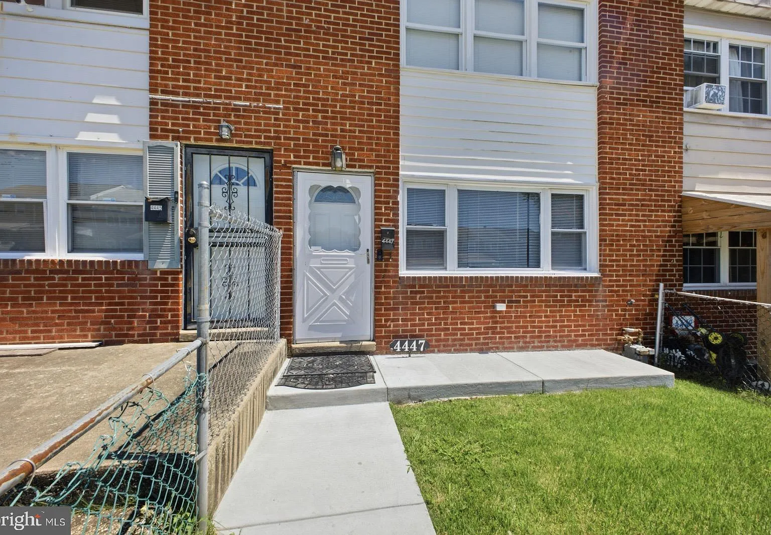 3 bed, 1.0 bath, 1024 sqft, $1,700 — Photo 3