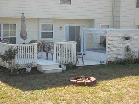 Syn Deck, Hot Tub and Fire Pit