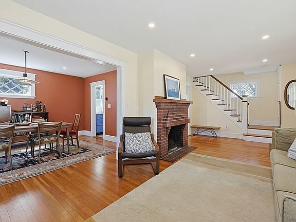 5th image of 165 Milton St