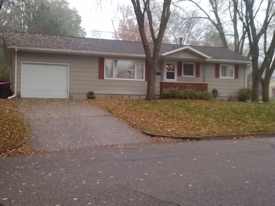 1st image of 916 Linda Ave