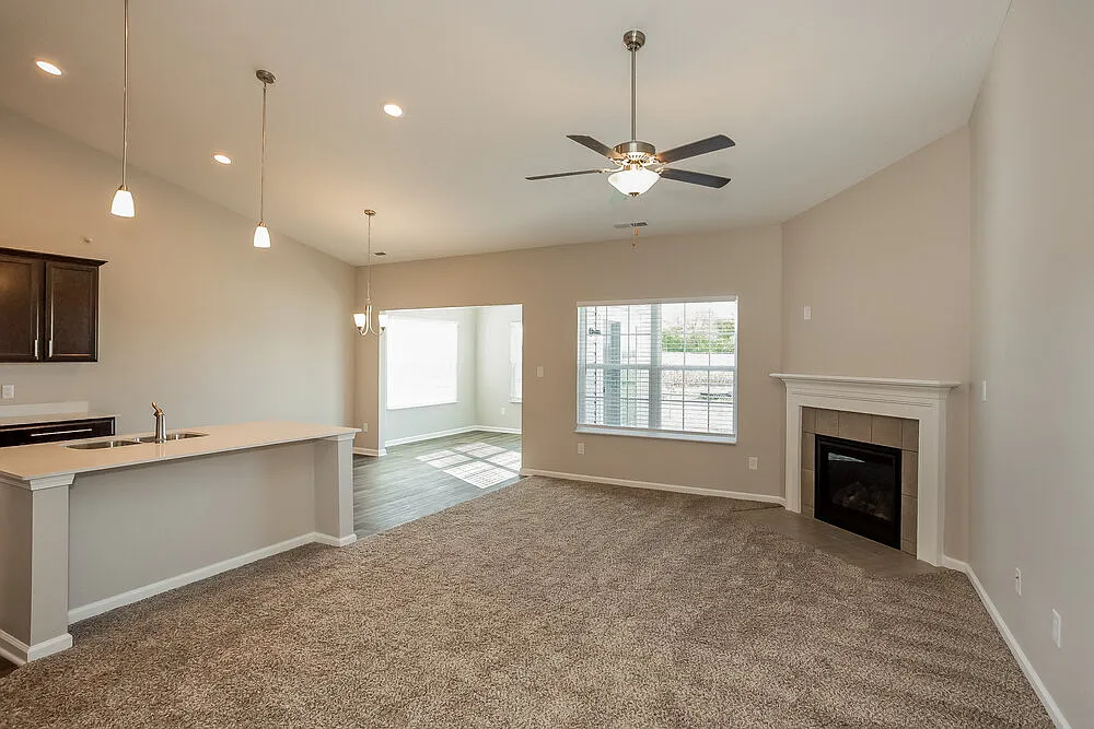 3 bed, 2.0 bath, 1400 sqft, $1,770 — Photo 4