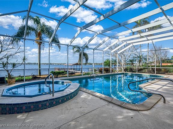 3rd image of 3081 Lakeview Dr