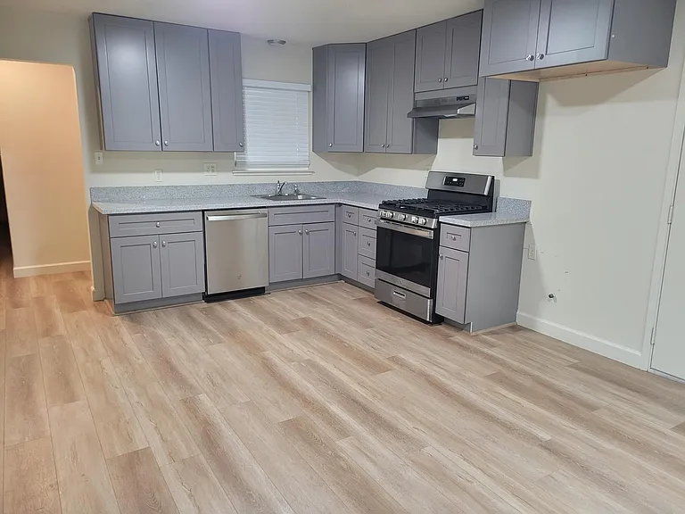 1809 Ellison Dr — Photo 2
