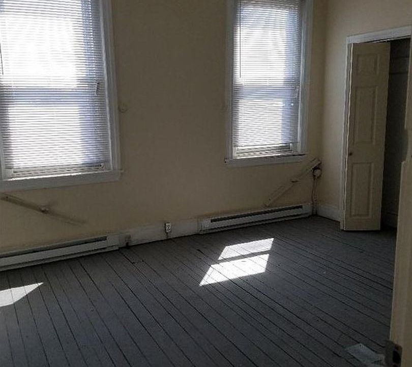 1st image of 3074 Kensington Ave #2